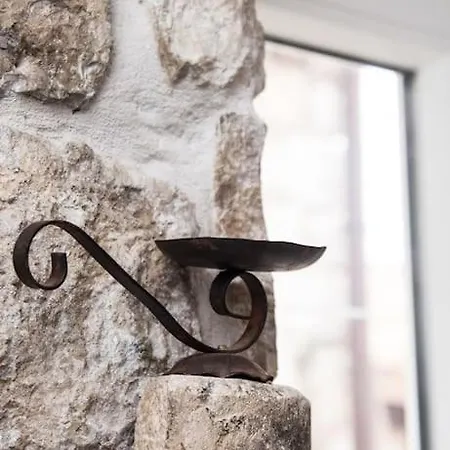 Roko, Old Town Apartment