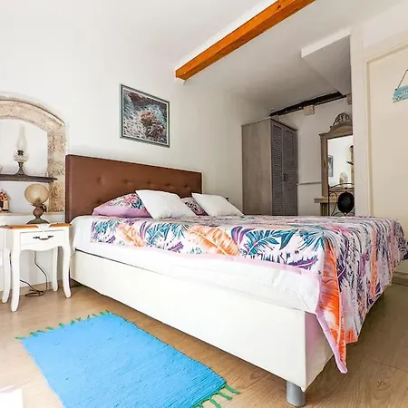 Roko, Old Town Apartment *